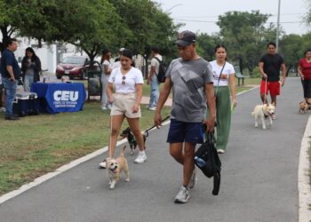 Caminata “perrona” en Guadalupe