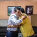 Mike Flores dona su sueldo a joven regio para trasplante de córnea