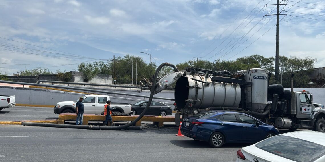 Monterrey refuerza limpieza de rejillas pluviales ante lluvias recientes