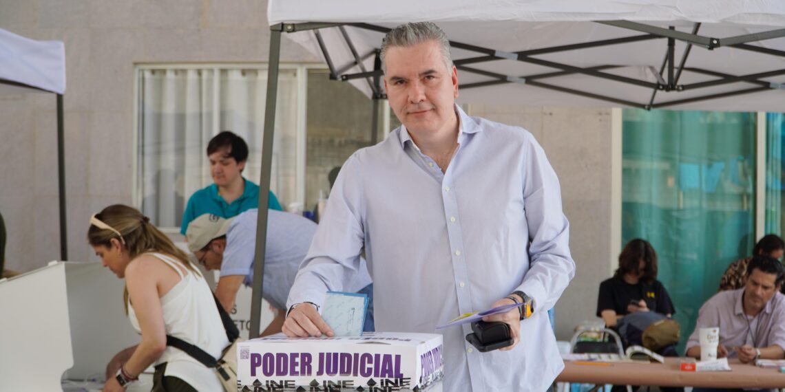 Senadores de Morena acuden a la votación histórica