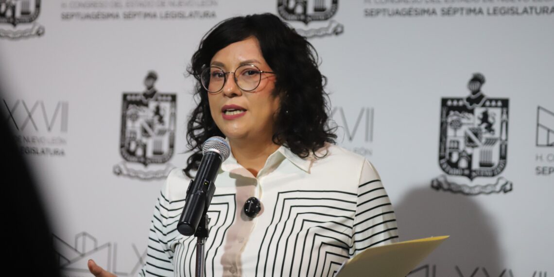 Grecia Benavides presenta exhorto para revisar impacto social de deuda de la REA
