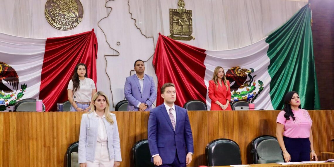 Congreso del Estado rinde minuto de silencio por víctimas de accidente en Hualahuises