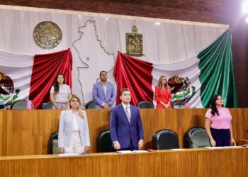 Congreso del Estado rinde minuto de silencio por víctimas de accidente en Hualahuises