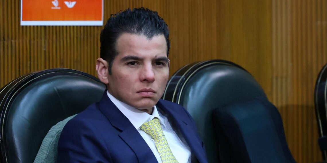 Mike Flores exige sanciones ejemplares contra empresas responsables de la muerte de peces en el río Pesquería