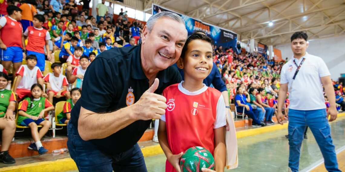 Guadalupe entrega uniformes a finalistas del Mundialito Escolar 2025