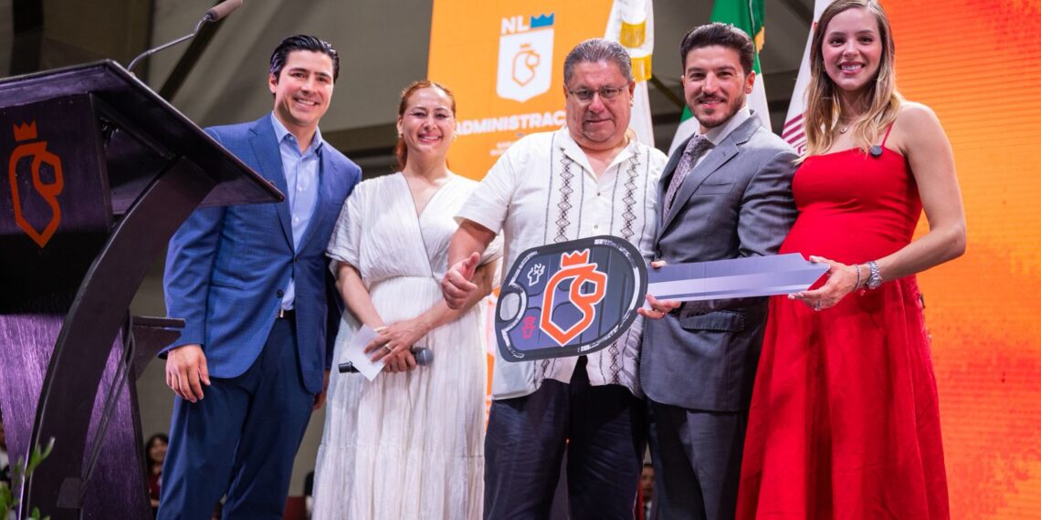 Samuel y Mariana festejan a padres servidores públicos del Gobierno del Estado