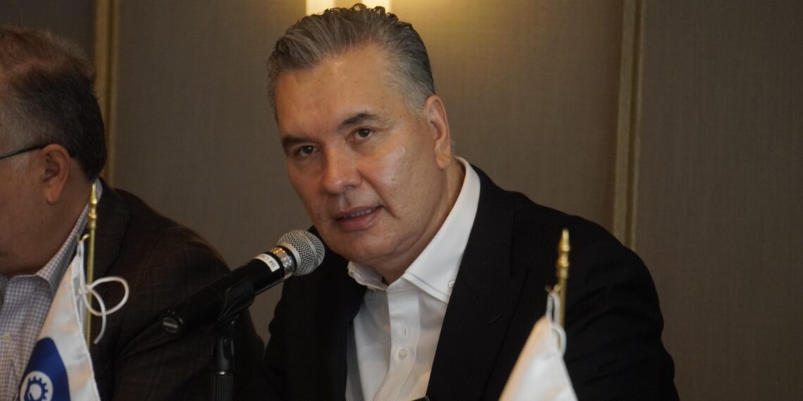 Waldo Fernández dialoga con empresarios sobre reformas en sostenibilidad y economía circular