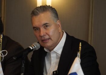 Waldo Fernández dialoga con empresarios sobre reformas en sostenibilidad y economía circular