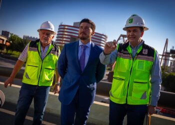 Samuel García supervisa avances de la Línea 6 del Metro