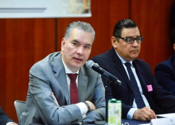 Waldo Fernández lidera diálogo nacional sobre semiconductores