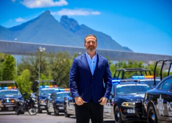 Adrián de la Garza anuncia aumento salarial y Plan de Vida para policías de Monterrey