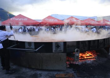 Guadalupe rompe tres récords Guinness con la Discada más grande del mundo