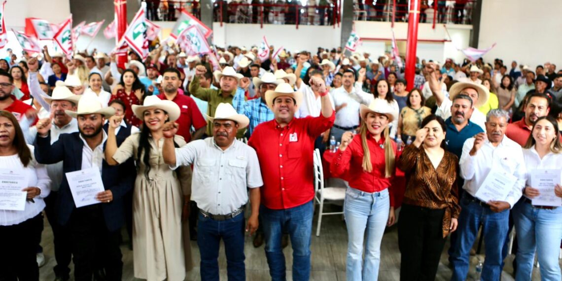 Garza Ochoa arremete contra MC y Morena en gira por el sur de Nuevo León