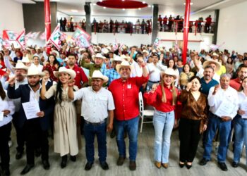 Garza Ochoa arremete contra MC y Morena en gira por el sur de Nuevo León