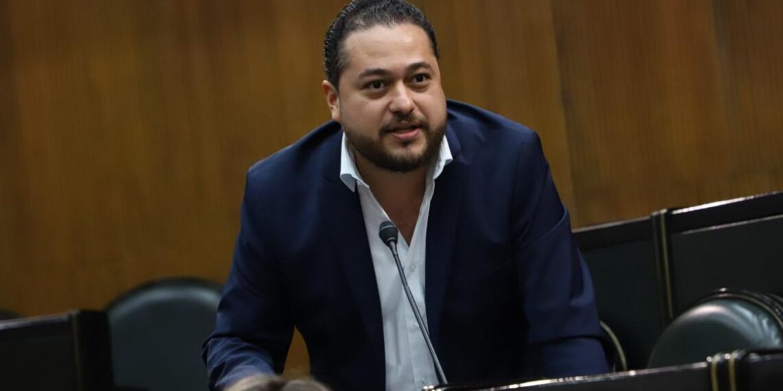 Miguel Lechuga denuncia opacidad en venta de terrenos en Santa Catarina