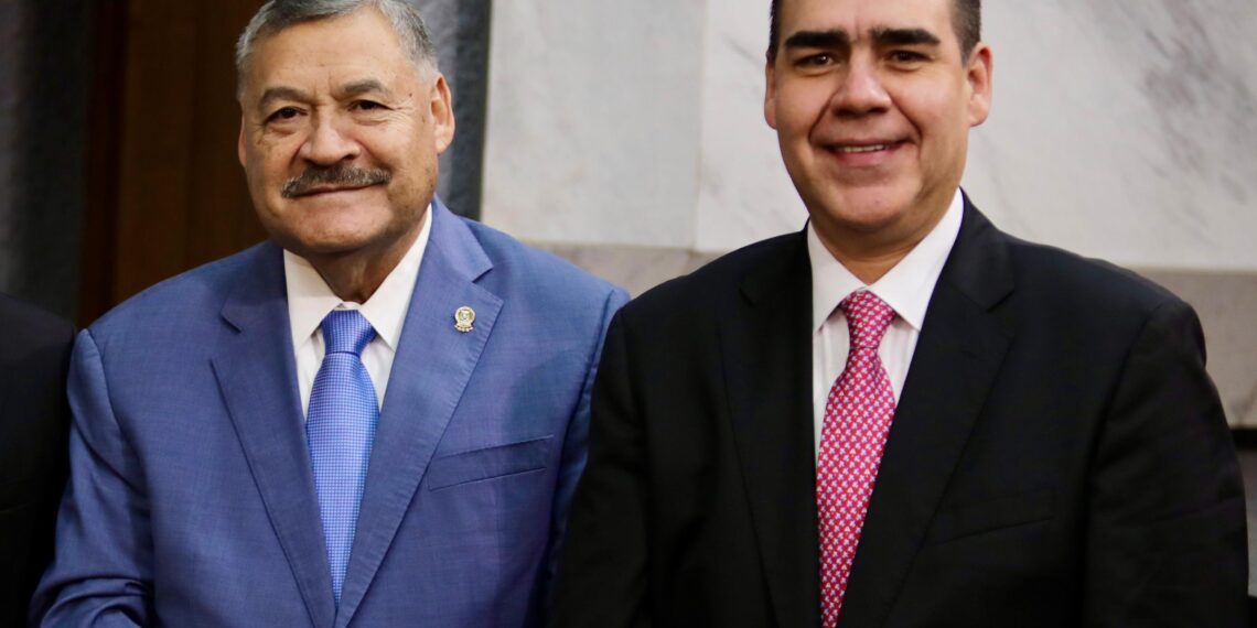 Heriberto Treviño ofrece becas para estudiantes de nuevo ingreso en la UANL