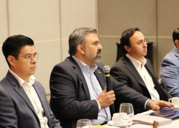 CAINTRA impulsa simplificación de trámites y modernización carretera