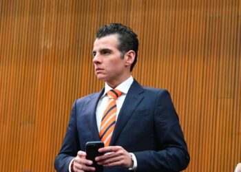 Mike Flores respalda acuerdo ambiental y urge aprobar iniciativa contra incendios