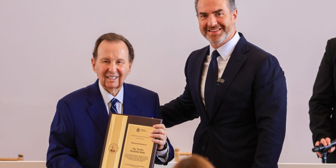 Tomás González Sada recibe Medalla al Mérito Emprendedor y Empresarial 2025