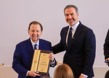 Tomás González Sada recibe Medalla al Mérito Emprendedor y Empresarial 2025
