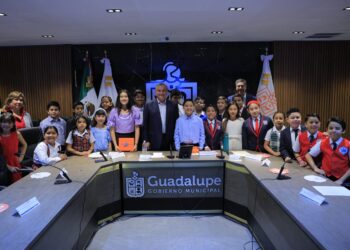 Empresarios reconocen a Javier Navarro por certeza a inversiones en NL