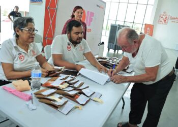 DIF Guadalupe entrega 100 pares de lentes