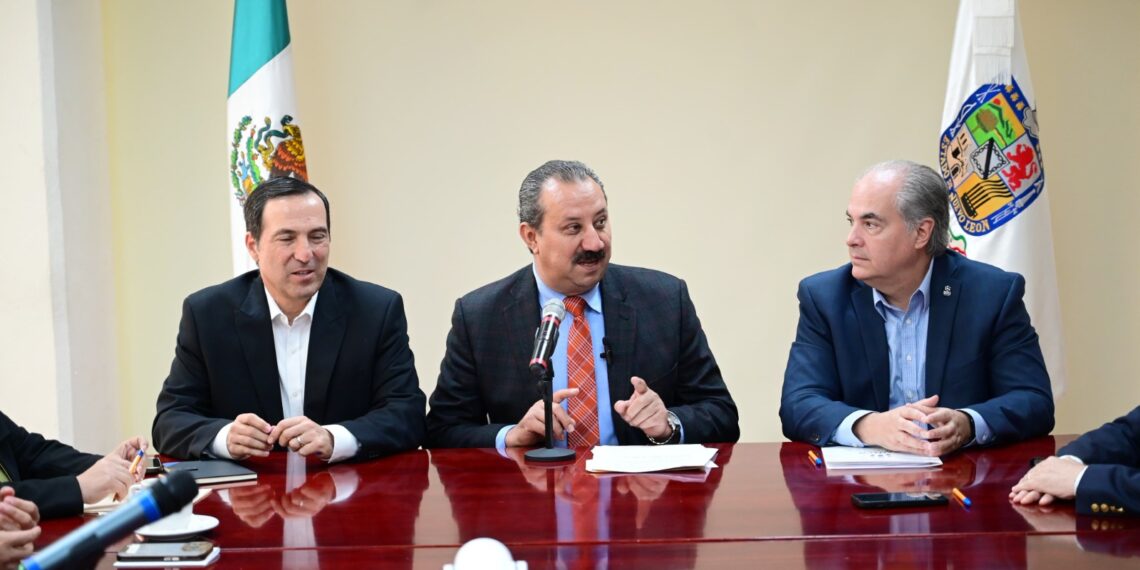 José Luis Garza Garza propone ley para ordenar trámites administrativos en NL