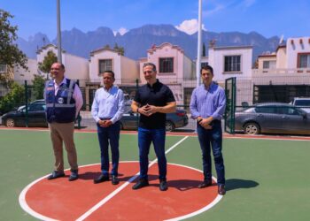 Adrián de la Garza entrega parque rehabilitado en Cumbres San Agustín