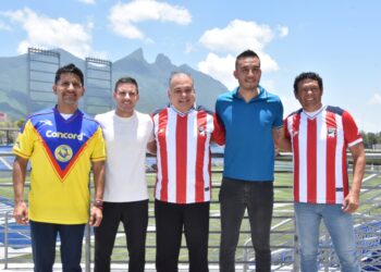 Leyendas del fútbol calientan motores para los Clásicos Regio y Nacional en Monterrey