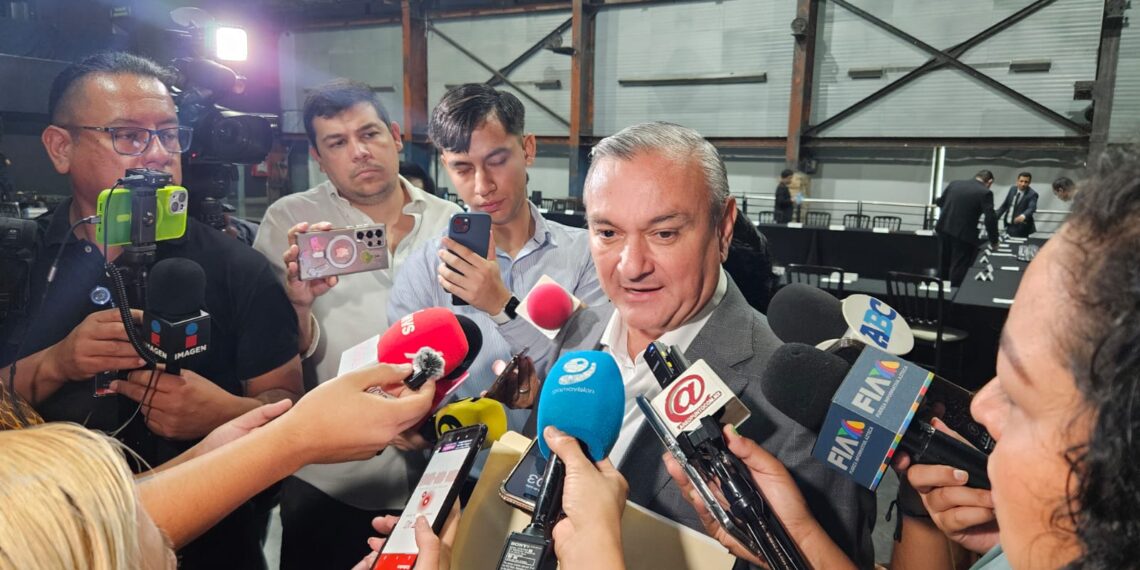 Guadalupe apoya a familias con entrega de 85 mil paquetes escolares