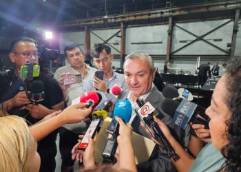 Guadalupe apoya a familias con entrega de 85 mil paquetes escolares