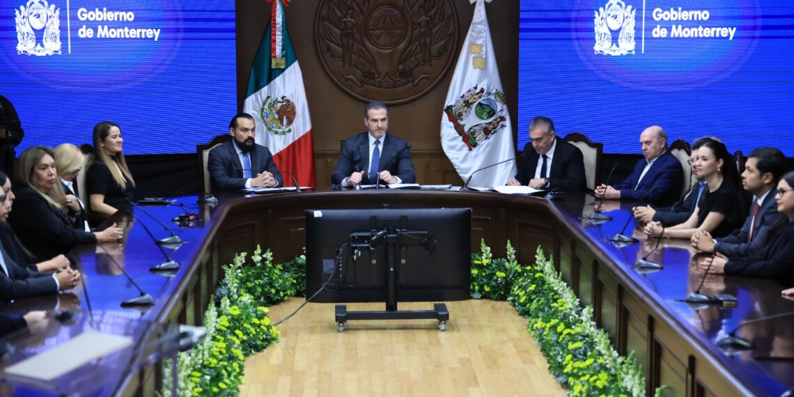 Reconocen a maestras y maestros ejemplares con el galardón “Miguel F. Martínez”