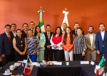 Refrenda Mike Flores compromiso de un Gobierno de Puertas Abiertas