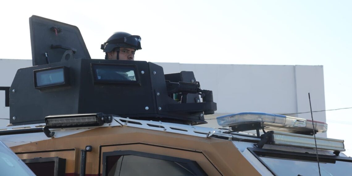 Entrega gobernador de Tamaulipas nuevos vehículos para seguridad pública