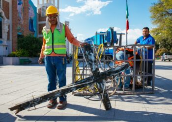 Retiran cruz de la Parroquia Nuestra Señora de Guadalupe por riesgo estructural