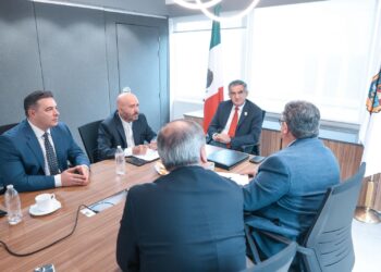 Américo Villarreal firma acuerdo para tratar aguas residuales