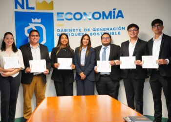 Reconocen a estudiantes de FIME por segundo lugar en hackathon internacional en Nueva York
