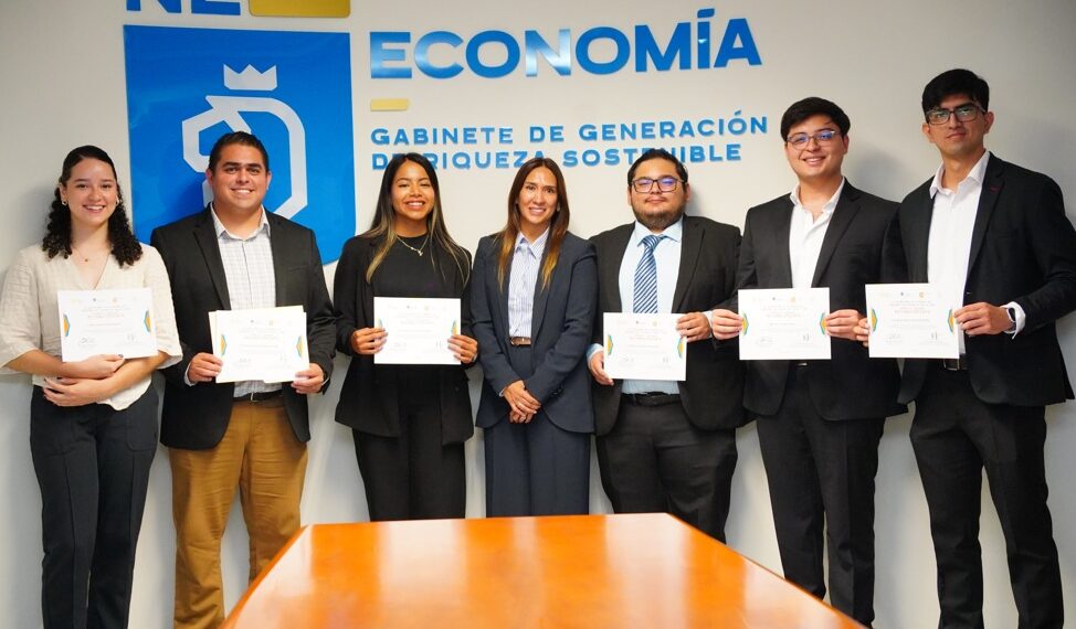 Reconocen a estudiantes de FIME por segundo lugar en hackathon internacional en Nueva York