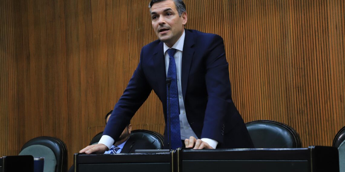 Mauro Guerra pide pausar aumento al transporte público