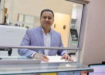 José Manuel Valdez busca garantizar educación a adultas mayores