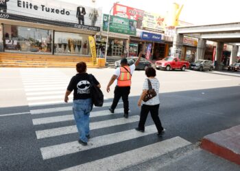 Agilizan tránsito vehicular en Guadalupe con apoyo de auxiliares viales