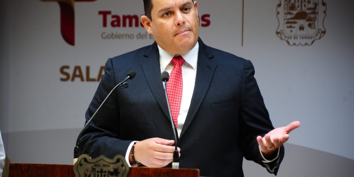 Denuncian a Cabeza de Vaca por presuntas irregularidades en contratos de Salud