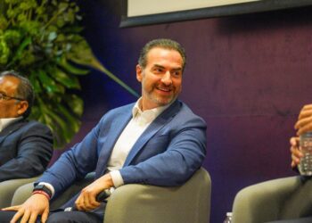 Alcalde de Monterrey comparte visión en foro de la UANL sobre gestión municipal