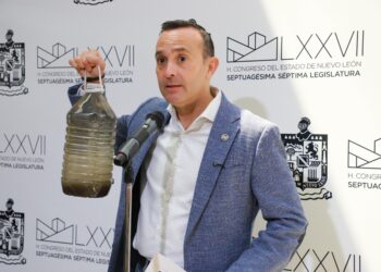 Carlos de la Fuente exige acciones ante contaminación de aguas negras en Pesquería