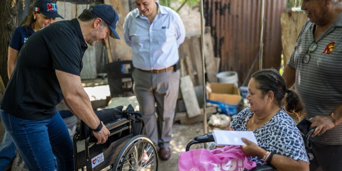 Adrián de la Garza arranca entrega de la Tarjeta Regia Plus