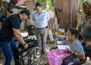 Adrián de la Garza arranca entrega de la Tarjeta Regia Plus