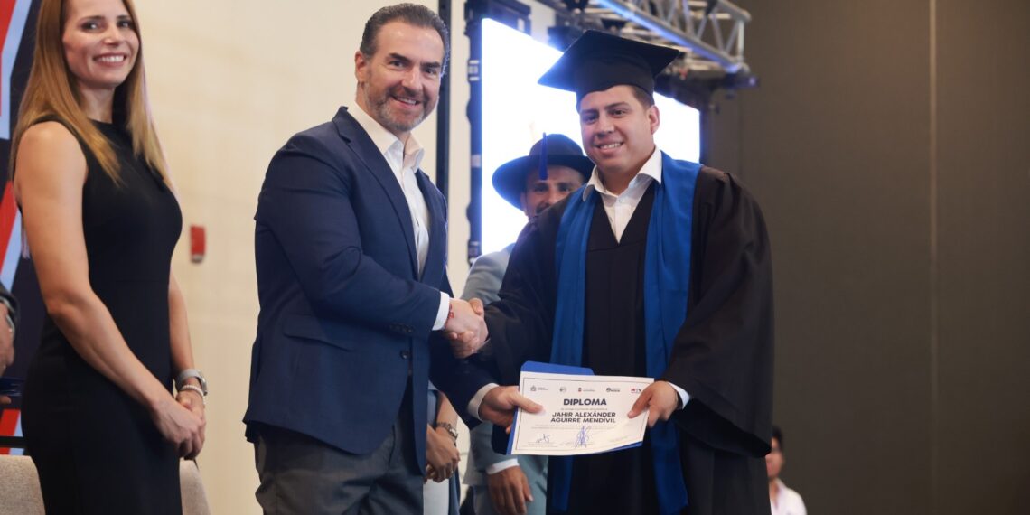 Graduación de la segunda generación de Prepa Regia en Monterrey