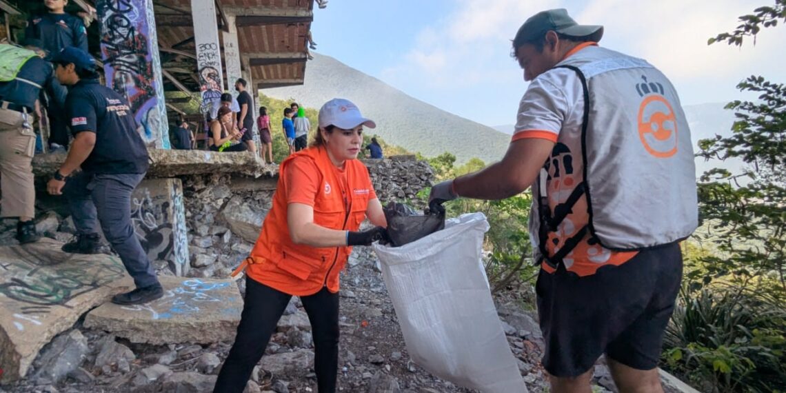 Guadalupe realiza limpieza en el Cerro de la Silla y recolecta dos toneladas de basura