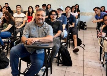 Víctor Pérez impulsa educación y apoyos sociales en Santa Catarina