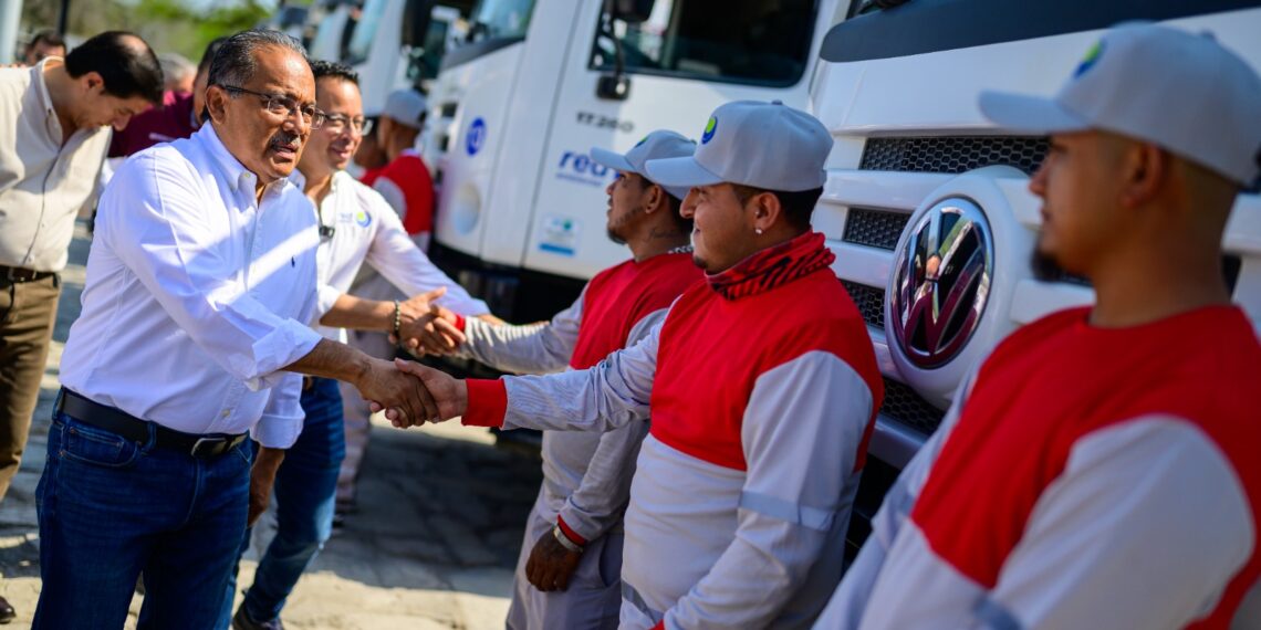 Escobedo refuerza recolección de basura con 24 nuevas unidades